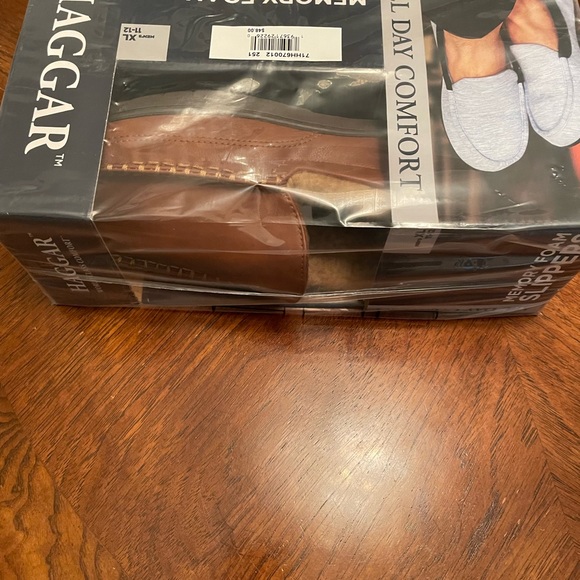 HAGGAR Mens Memory Foam Slippers,  Brown, Size 11-12. New with Tag - Picture 3 of 4